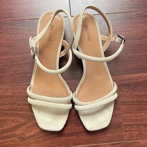 Soludos Cami Heel Block Heel Sandals. Size 7.5.